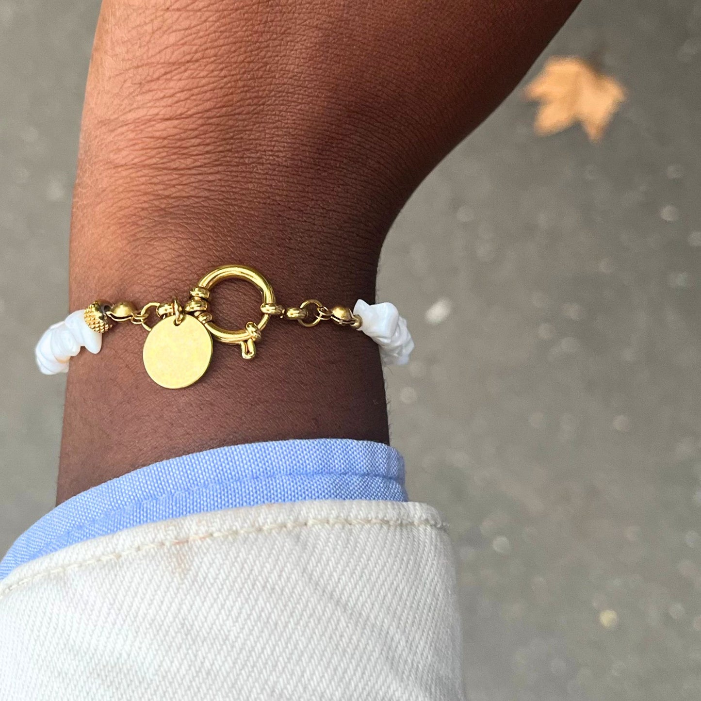 Bracelet Naïa – Bijou artisanal en nacre & acier doré