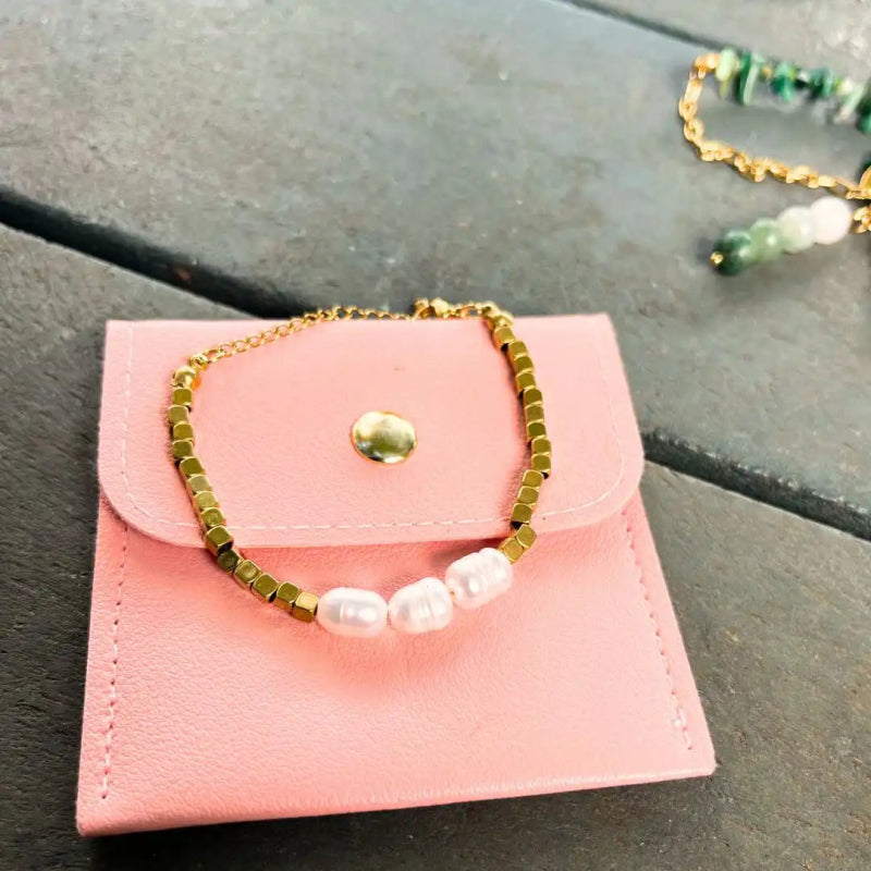 Bracelet Elara – Bijou artisanal en perles d’eau douce & perles dorées - SOLEAH studio
